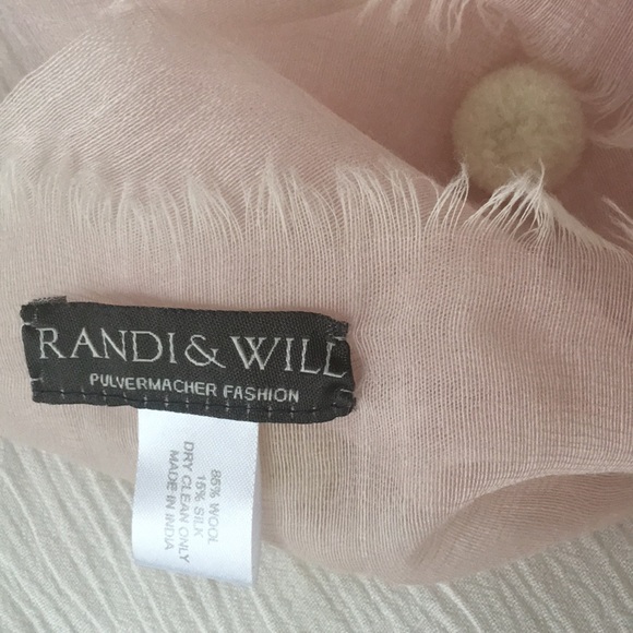 Randi & Will scarf 🧣 - Picture 2 of 4